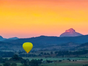 Hot Air Balloon - Mt Lindesay In the Background