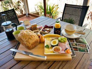 Premium Cottages sumptious breakfast with freshly baked bread