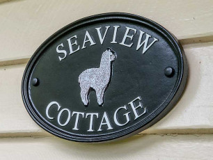 Sign Seaview Cottage