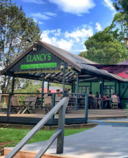 Clancys Bar & Restaurant Tamborine Mountain - Front Deck