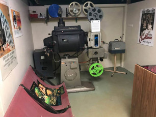 Tamborine Mountain Heritage Centre - Old cinema projector