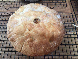 Yasabel Cottage Kitchen - Freshly Baked Pie