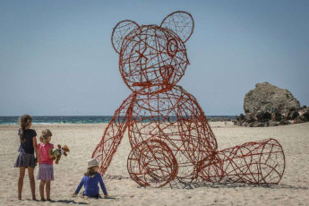 Swell Sculpture Festival - Prickles the Unhuggable Bear