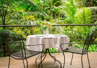 Pethers Rainforest Retreat - Accommodation dine on treehouse balcony