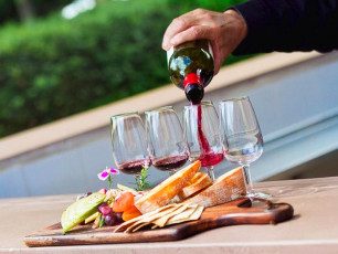 Enjoy Wine Tasting and lunch at Hampton Estate Wines